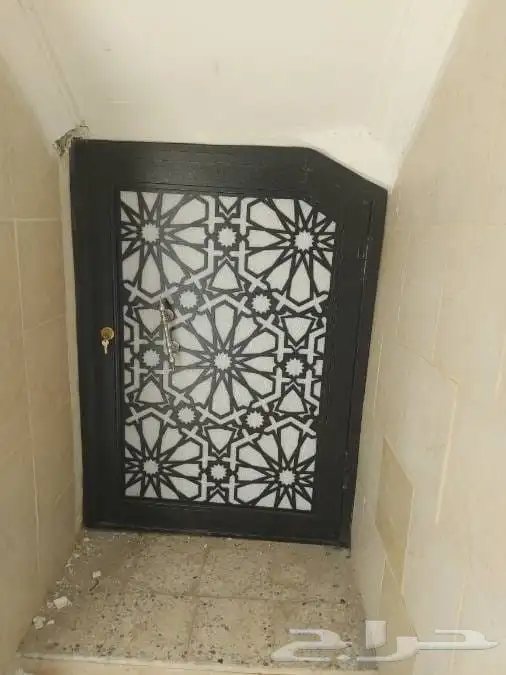 ورشة انس تفصيل جميع اعمال الالمنيوم والزجاج السكريت والحديد 19