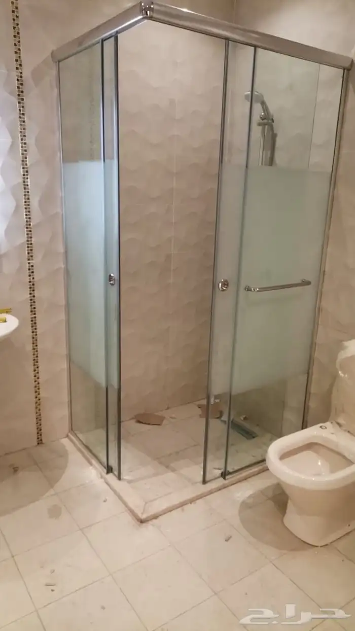 ورشة انس تفصيل جميع اعمال الالمنيوم والزجاج السكريت والحديد 22