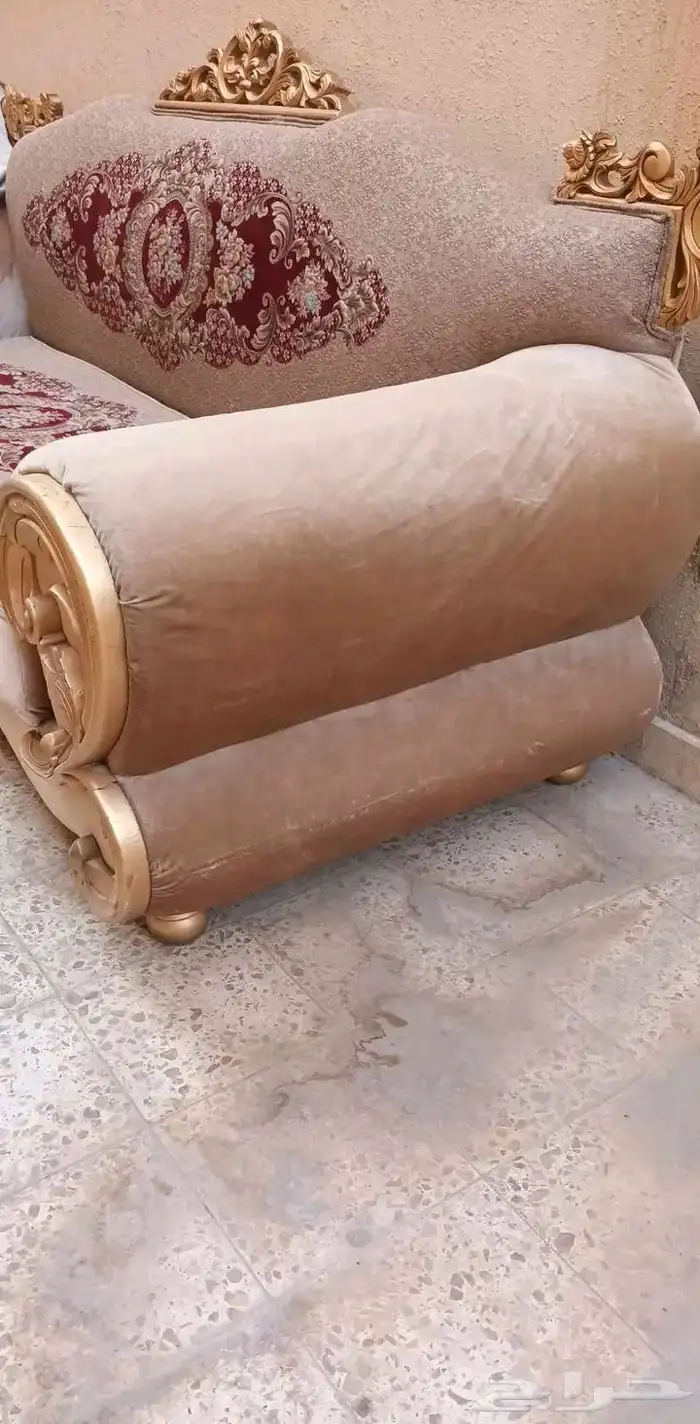 طقم كنب ملكي ثلاث كنبات 9افراد ممتازه وبسعر ممتازسعره النهائ 0
