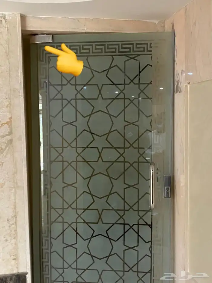 ورشة انس تفصيل جميع اعمال الالمنيوم والزجاج السكريت والحديد 24