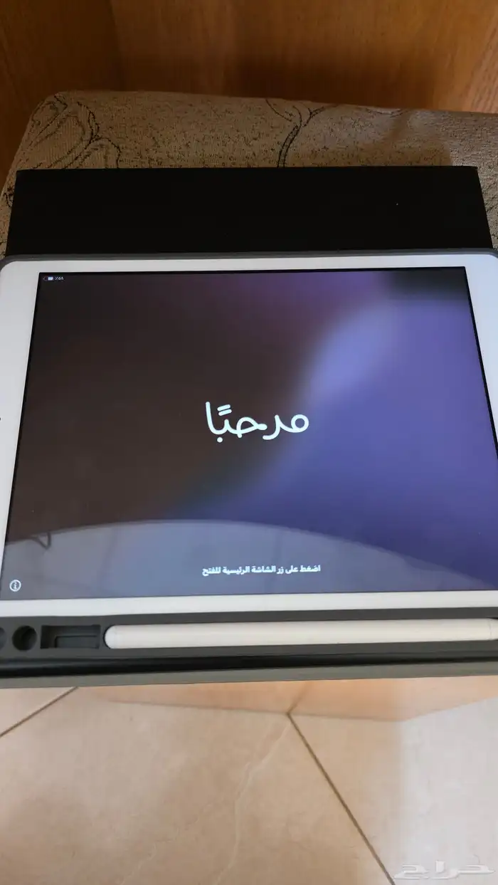 ايياد الجيل الثامن 128g نظيف مع ملحقاته 2