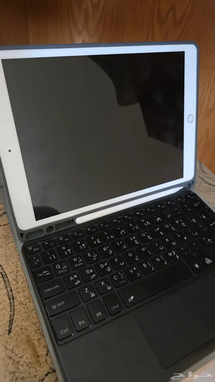 ايياد الجيل الثامن 128g نظيف مع ملحقاته 1