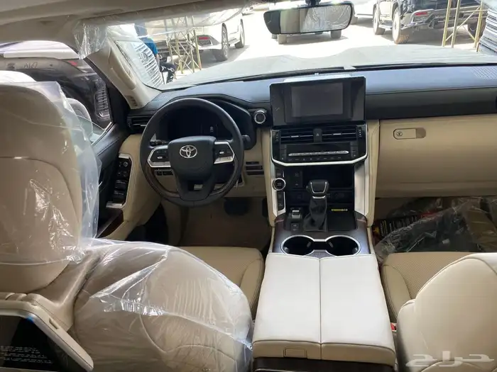 لاندكروزر جي اكس ار L4 بريمي 2025 13