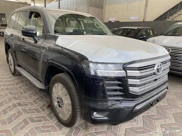 لاندكروزر جي اكس ار L4 بريمي 2025 3