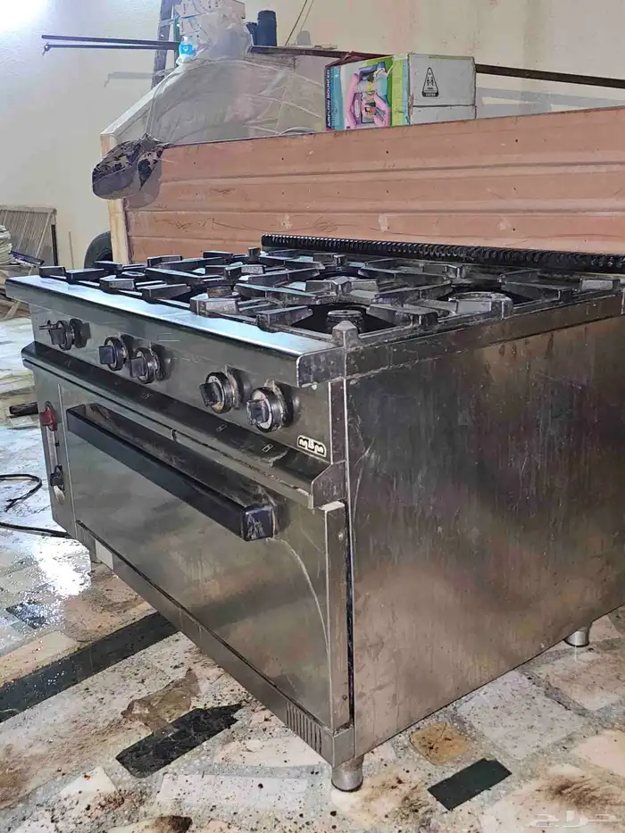 غاز مع فرن ايطالي 6 عيون بحالة ممتازه جدا 1