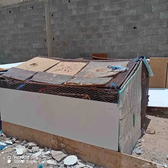 شبكين دجاج للبيع الموقع حي الجامعه الكبير مترين طول ومترين ع 8