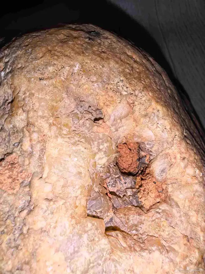 حجر غريب وزنه مايقارب 5كيلوا جرام 4
