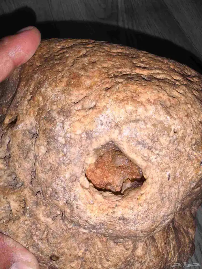 حجر غريب وزنه مايقارب 5كيلوا جرام 2