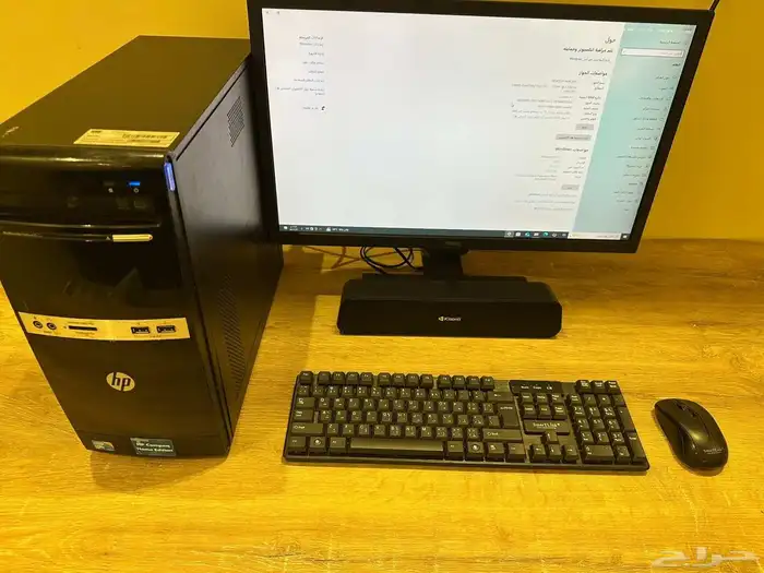 كمبيوتر مكتبي مع شاشة BenQ 2