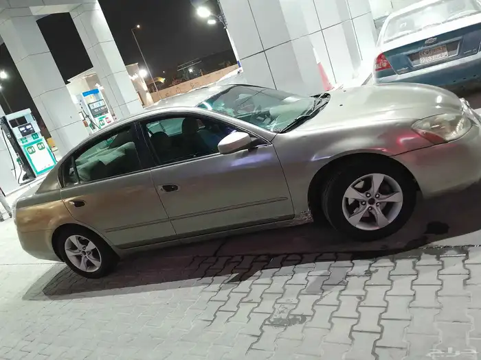 نيسان 5
