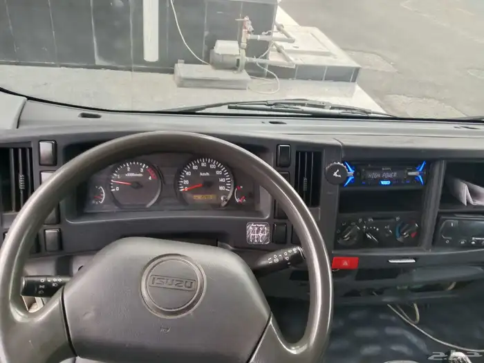 Dena Isuzu model 2016 engine is 100 okay AC is 100 okay 10