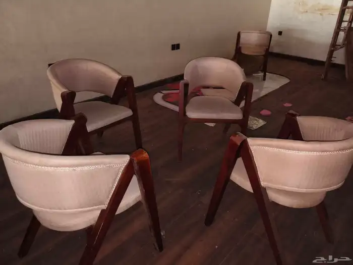 كراسي مستخدمة بحالة جيدة للبيع 1