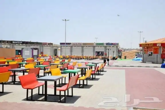 بسطات للتقبيل في سوق الشاطئ 0