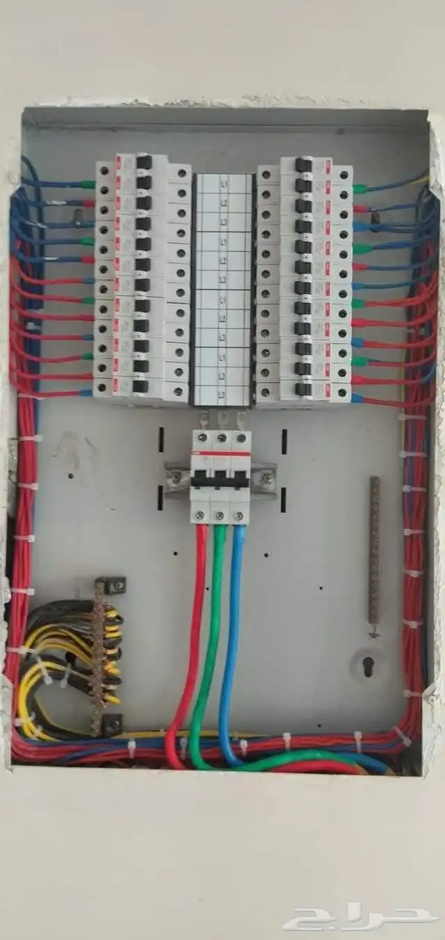 فني سباك وكهربائي لخدمتكم تأسيس وتشطيب وجميع الصيانه المنزلي 0