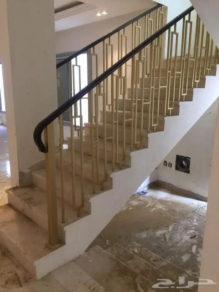 نحن شركة السيف شركة توريد وتركيب ابواب خشب ابواب wpcهندريل 38