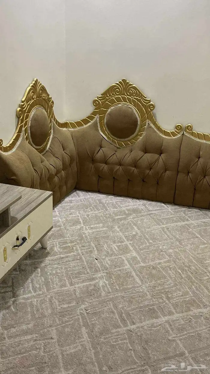 كنب للبيع وطاوله تلفزيون 2