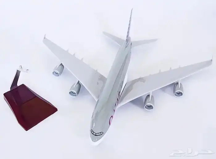 مجسم طائرة القطرية مقاس 47 سم مع قاعدة وعجلات 2