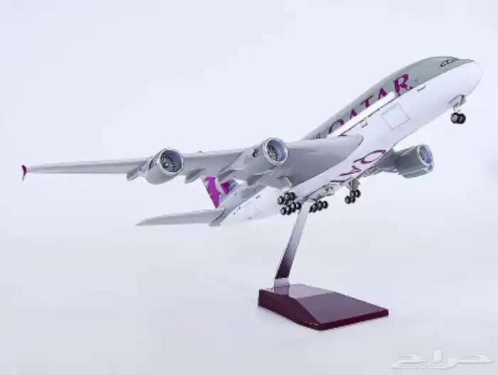 مجسم طائرة القطرية مقاس 47 سم مع قاعدة وعجلات 1