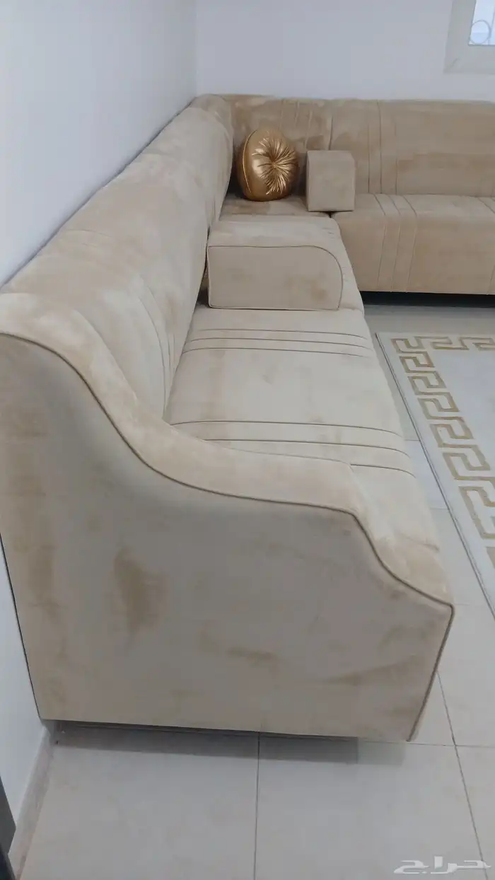 يوجد كنب للبيع نظيف ممتاز 1