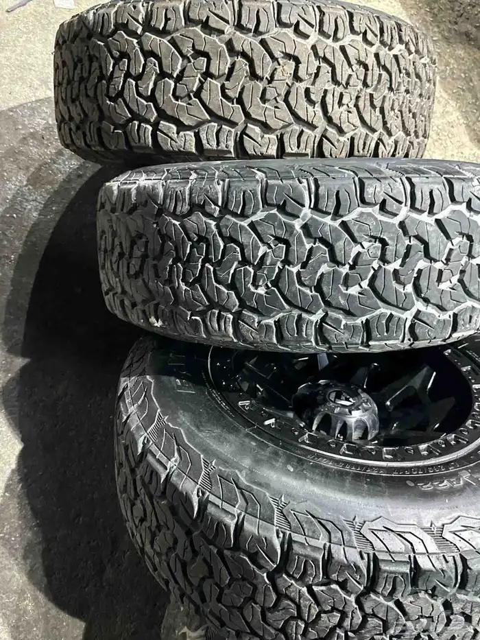 جنوط فيول 6مسمار معا كفرات نص حجري بي واي مقاس265 70 17 10