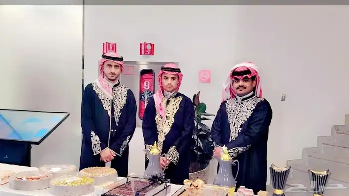 تأجير كنب تأجير كراسي ملبسه وبدون تأجير طاولات طعام مستطيله 3