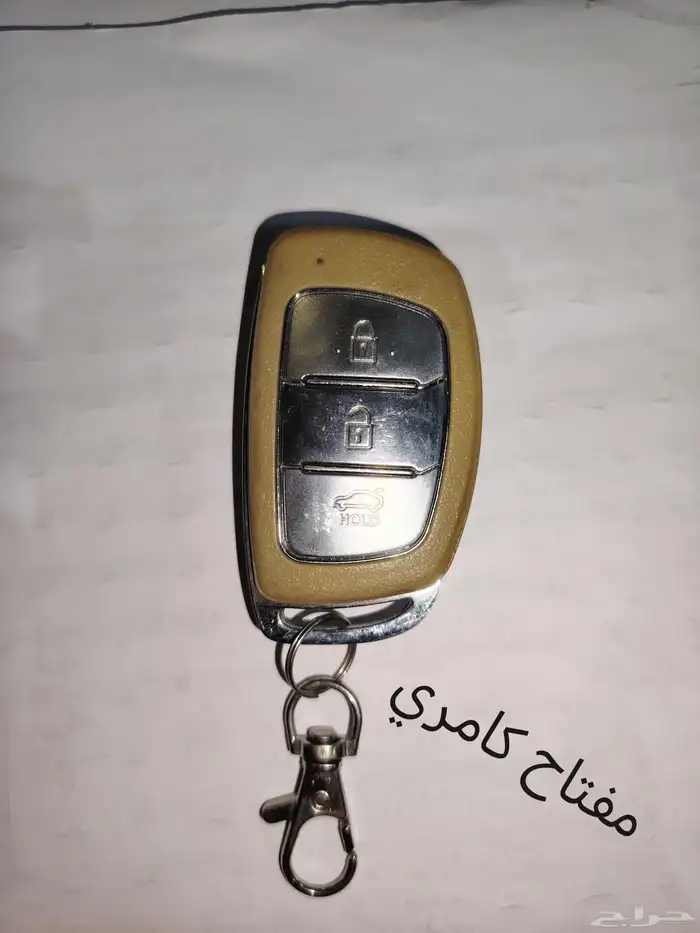 اثنين مفتاح هونداي. واحد مفتاح كامري عل السوم 5