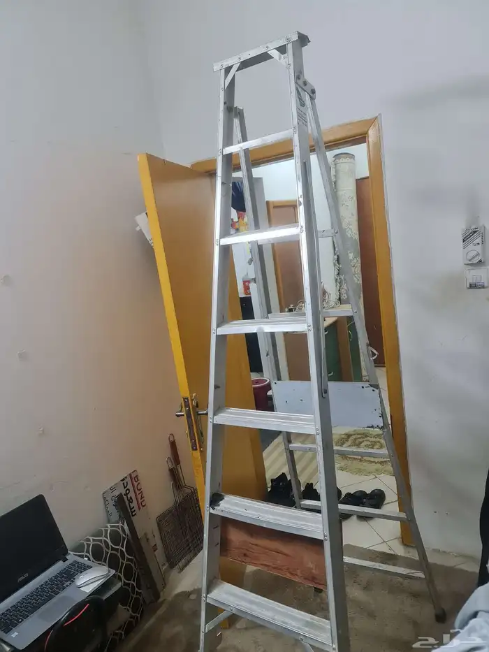 سلم الألمنيوم للبيع مستعمل نظيف الطول التنين متر وأربعين 0