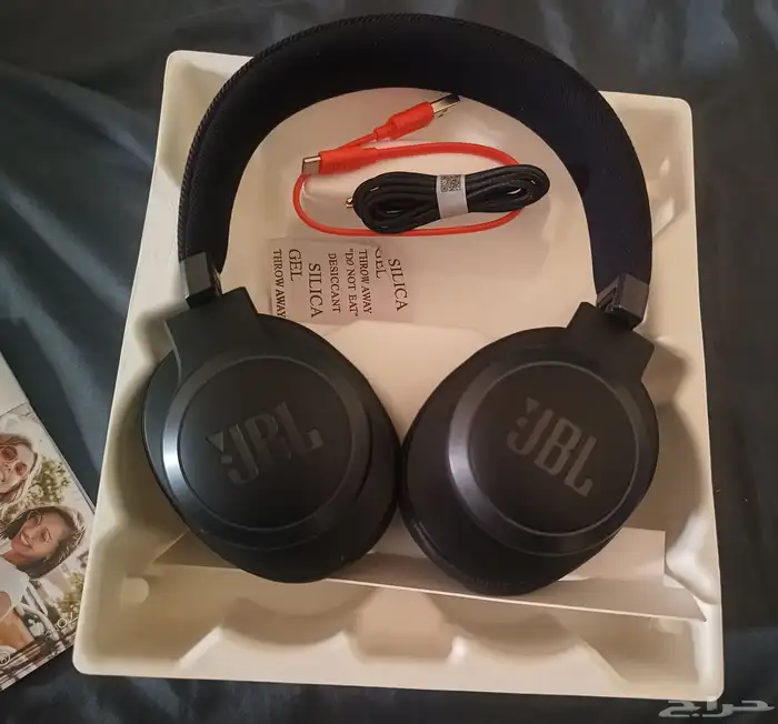 JBL live 770 NC headphone 2