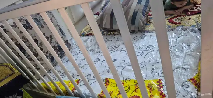 Baby cot ( bed) 80cm x140cm with Moving wheels and new matre 1