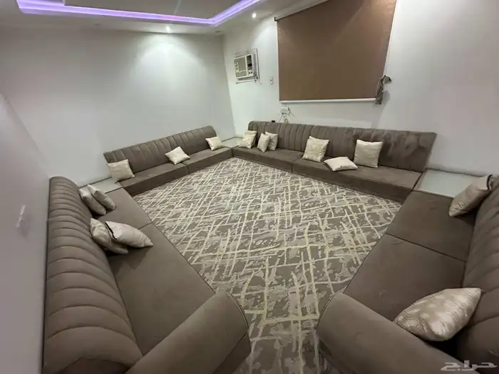 مجلس ارضي شبه الجديد يشمل الفرشه 1