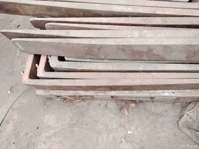 يوجد لدينا شوك او سلاح رافعات شوكيه 2.5طن 3