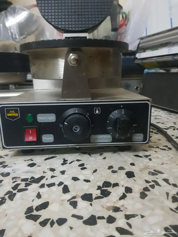 للبيع صانعة وافل بحالة ممتازة 0