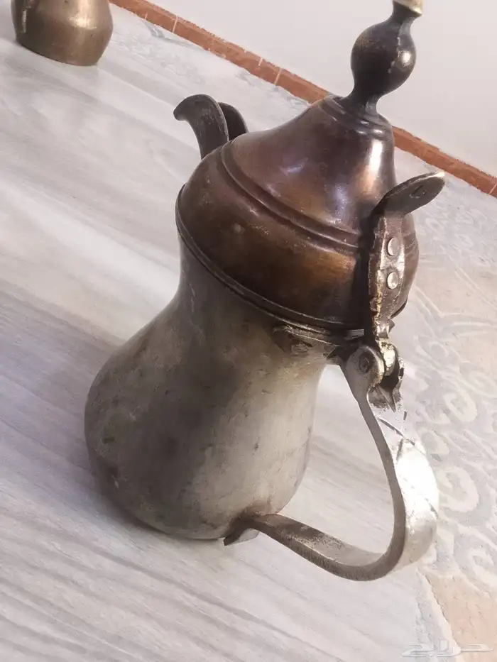 أدلال نحاسيه قديمة 0
