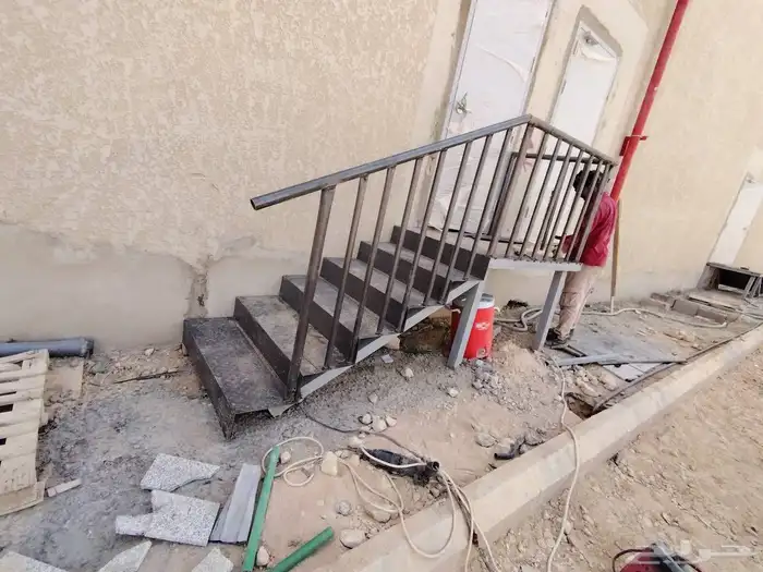 فني حديد تركيب سواتر شنكو برجولات غرف حديد 7