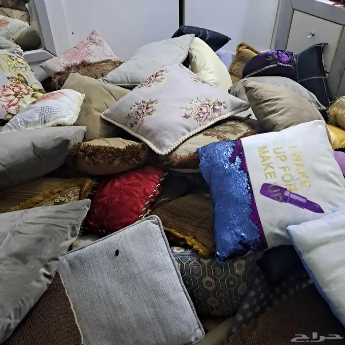 مخد او وسادات للبيع اكثر من 50 حبه وأكثر من شكل كلها جديده 2