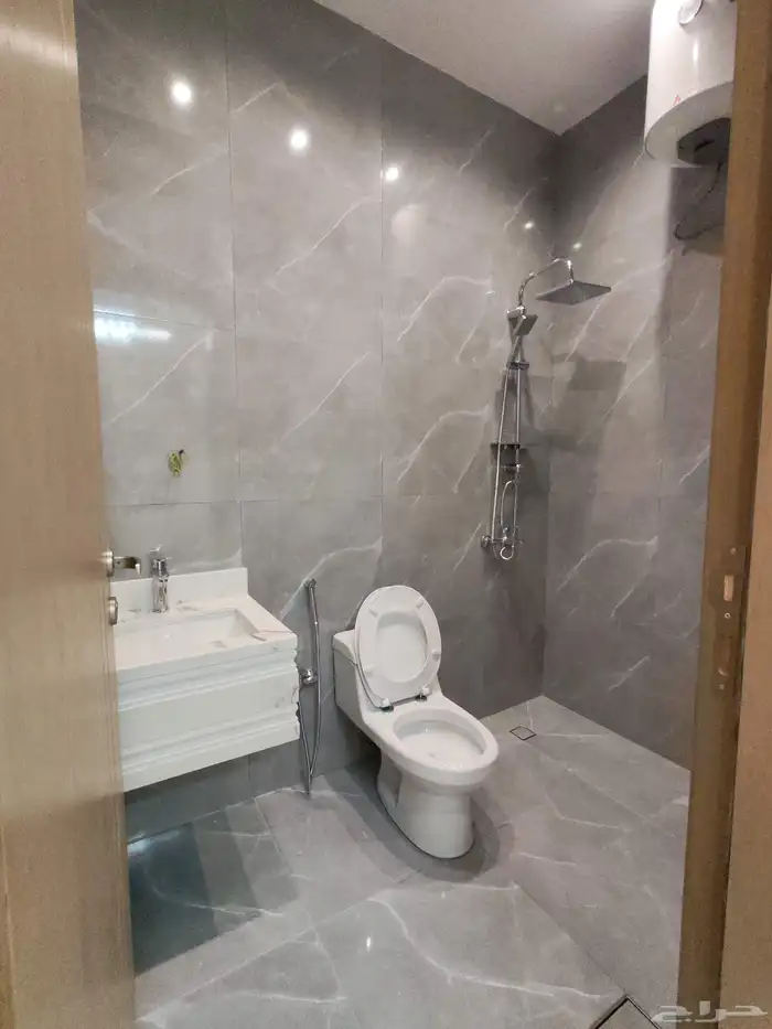 للبيع فيلا تصميم مودرن بسعر 850 الف احد رفيده مساحه 375 23