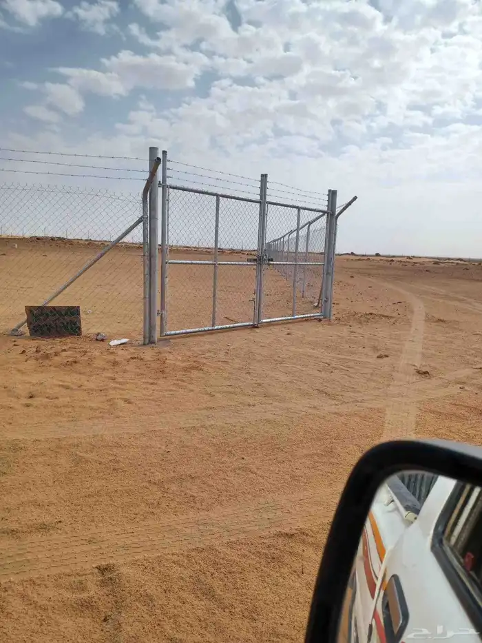 تركيب السياج الأمني الحديدي الشبوك و زراعة النخل والمظلات وا 7
