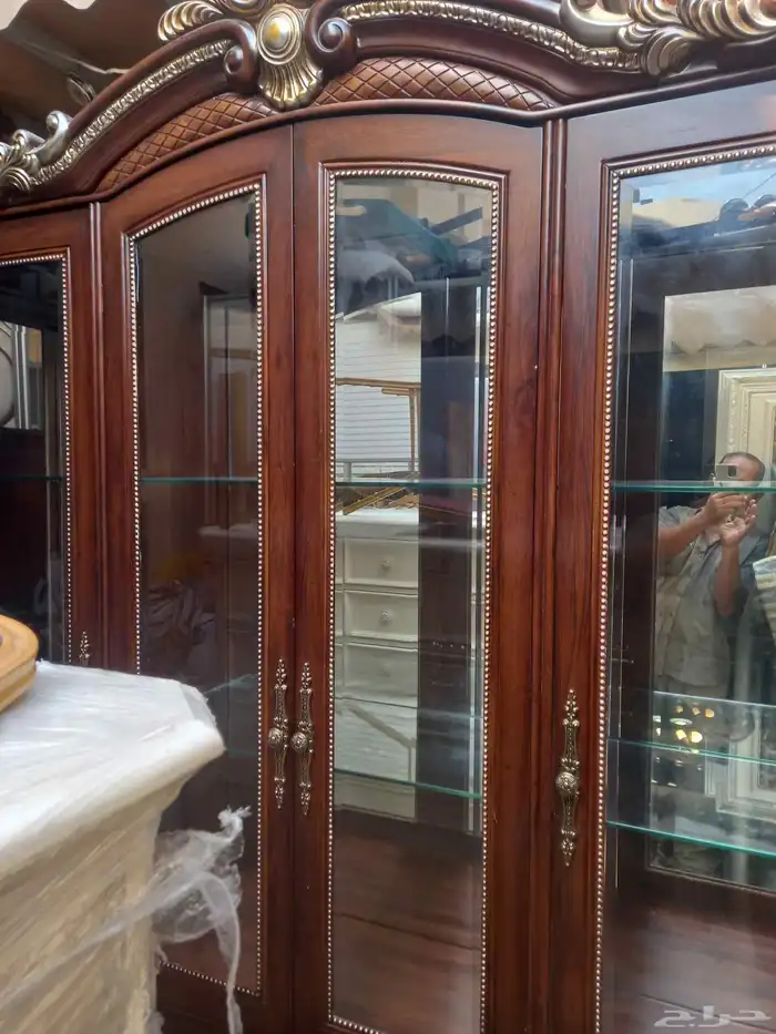 بوفيه سفره وكنب أمريكي وتحف ولوحات واباجورات 6