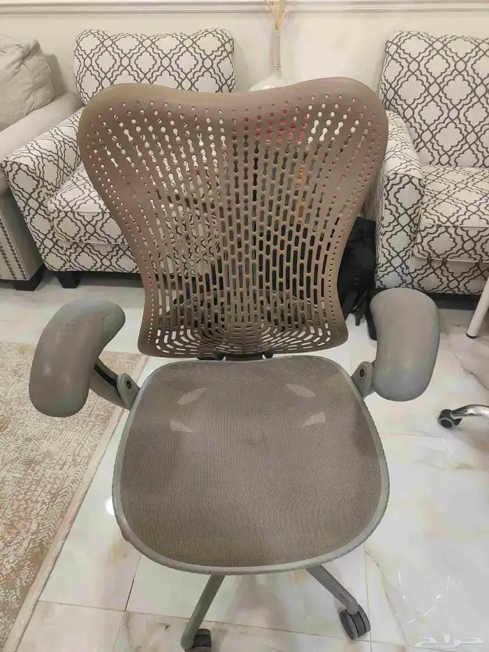 كرسي هيرمن ميلر ميرا 2 لون بيج نظيف جدا 0