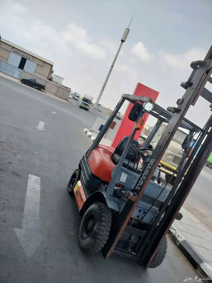 للبيع رافعه شوكيه تايوتا ديزل 5