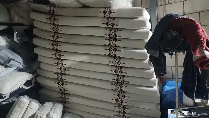 تقم كراسي خشب و كراسي حديد طاولة كنب جلسات الخارجي 1