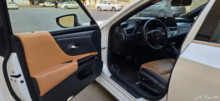 لكزس ES300h 2023 هايبرد 10