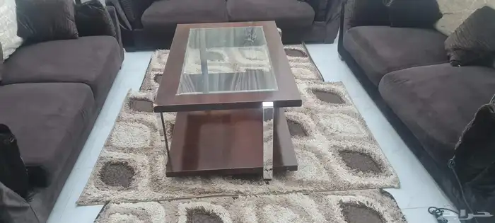 ثلاث سجادات مع طاوله للبيع لأعلى سعر 1