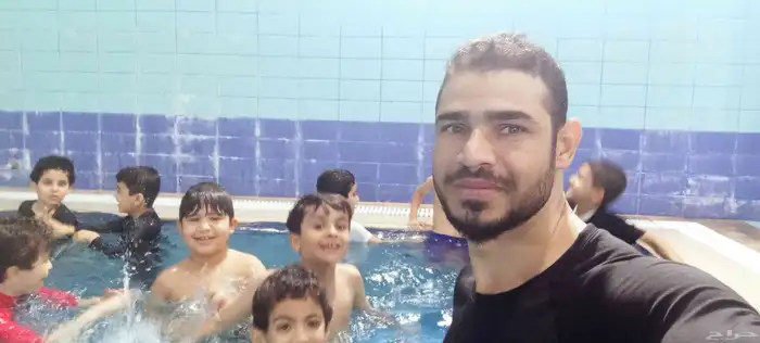 مدرب سباحه للكبار و الصغار ان شاء الله خلال أربع حصص تكون 1