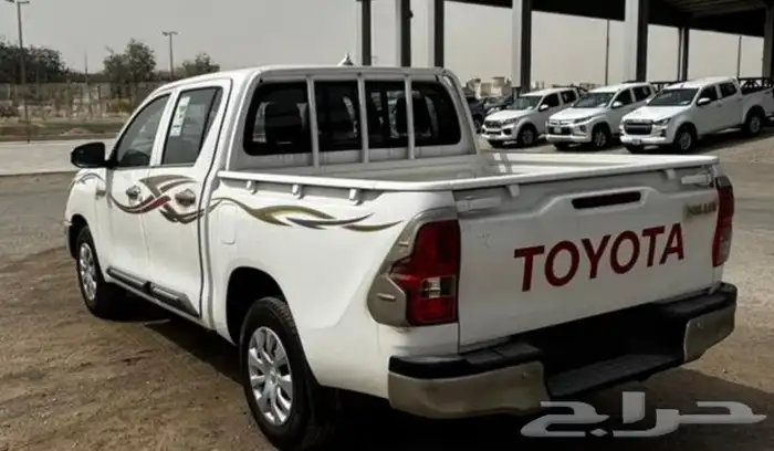 هايلوكس غمارتين 2025 خليجي بنزين اتوماتيك 2