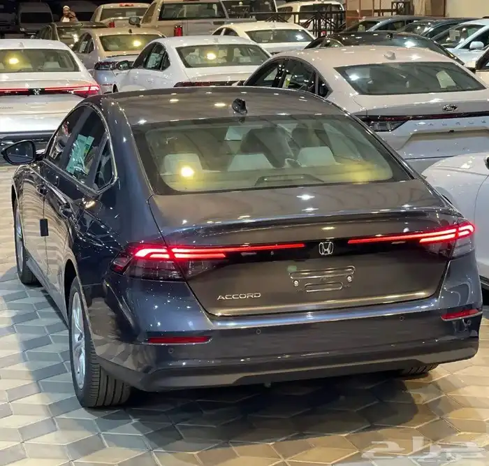 هوندا اكورد نص فل لون رمادي. 2025 7
