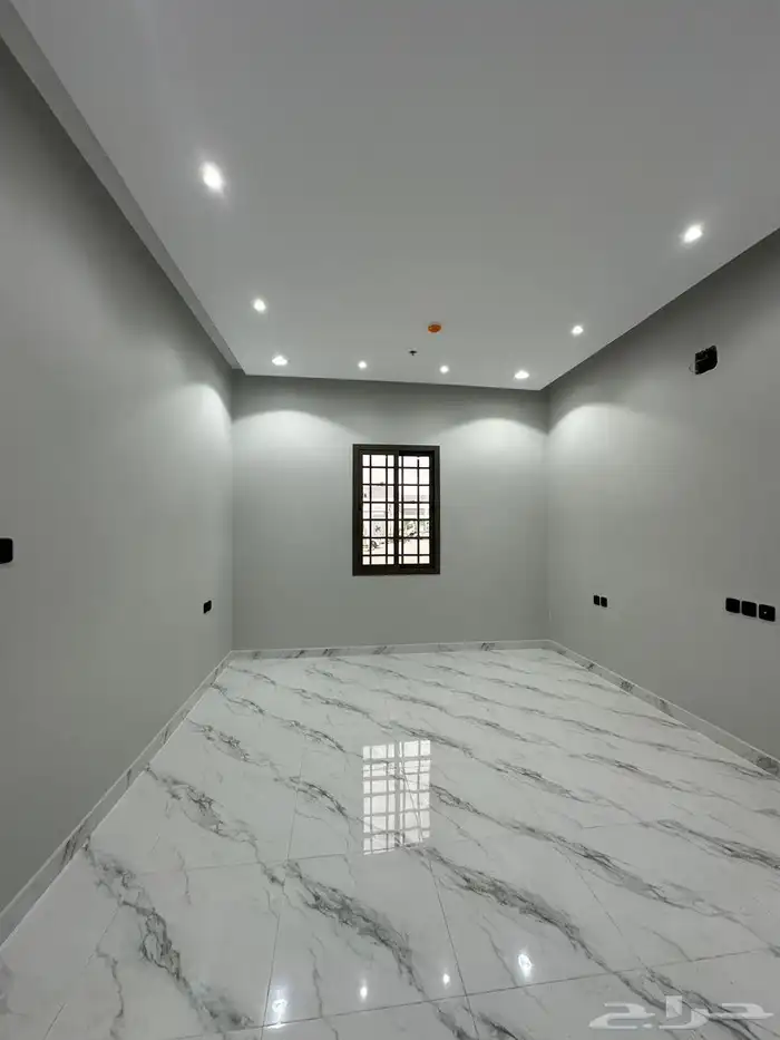 شقة في عمارة سكني بالدور الارضي 5 غرف وصالة ب 800 الف جديدة 3