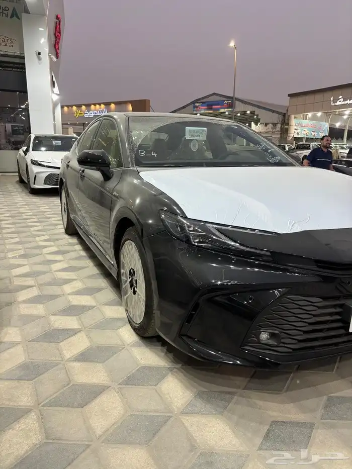 تويوتا كامري LE هايبرد 2025 1