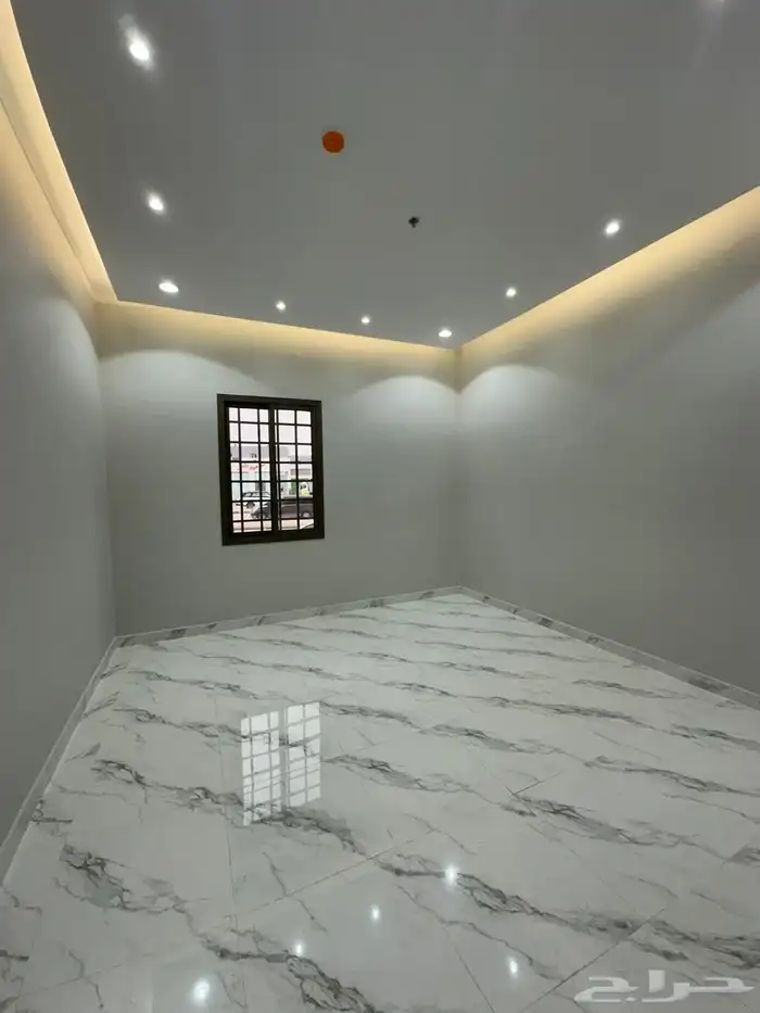 شقة في عمارة سكني بالدور الارضي 5 غرف وصالة ب 800 الف جديدة 1