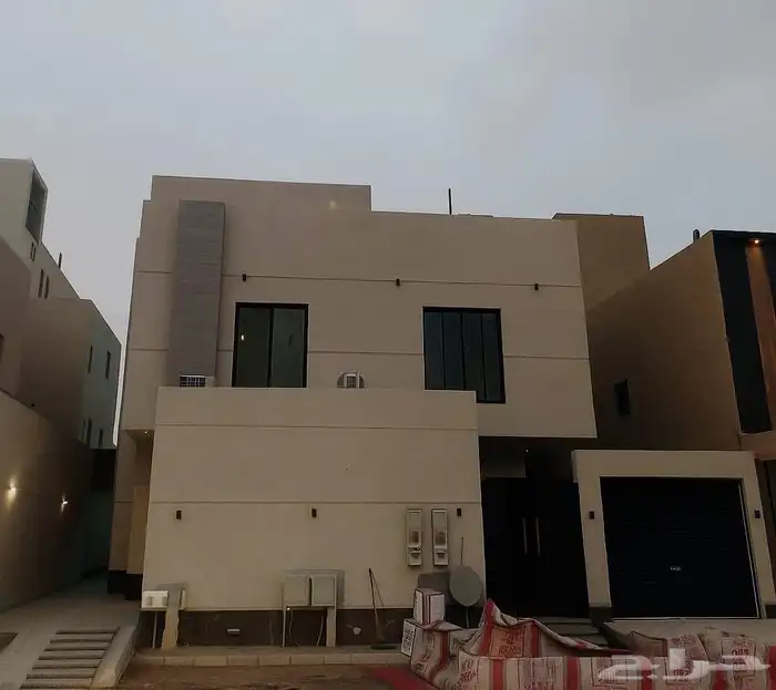 للبيع.دور اول بوابة الشرق حي الجنادرية تفتح على مرافق 0